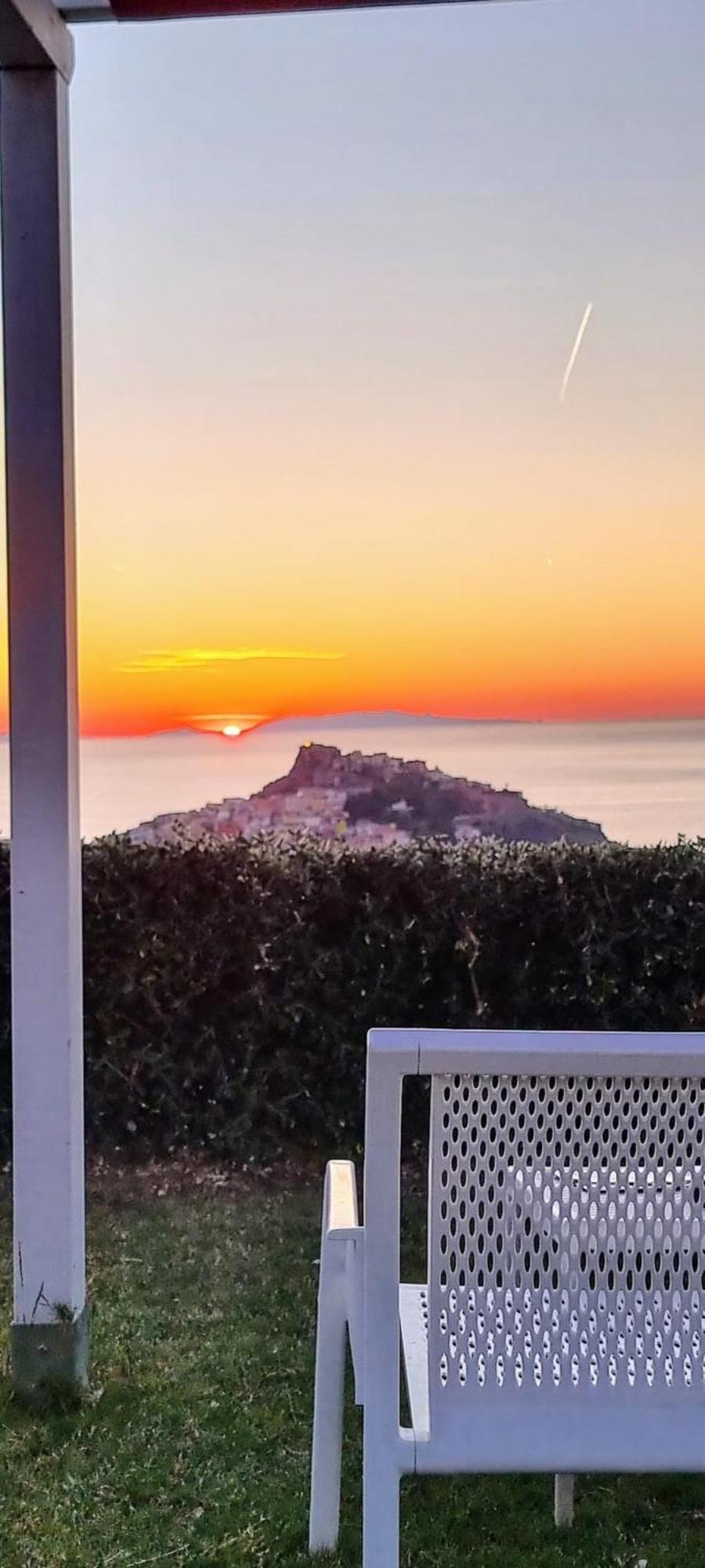 Appartamento Il Tramonto Кастельсардо Екстер'єр фото